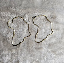 Load image into Gallery viewer, Elegant Contour African Map Hoop Earrings
